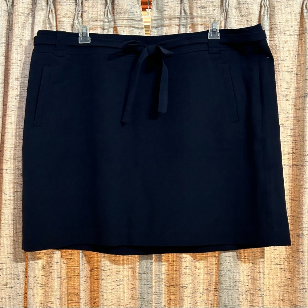 LOFT Plus Belted Navy Skirt - 20